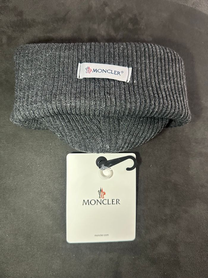 Bonnet Moncler gris  avec étiquette - photo numéro 3