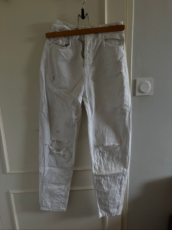 Pantalon en jean troué Zara