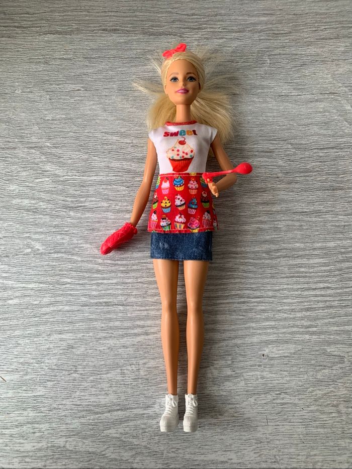 Barbie cuisinière et son four - photo numéro 6