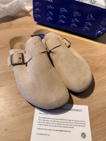 Sabots Birkenstock beiges – effet daim – neufs