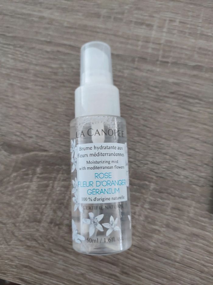 Brume hydratante aux fleurs méditerranéennes