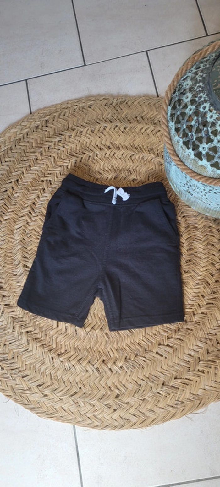 Short basic noir garçon Taille 8 ans - photo numéro 2