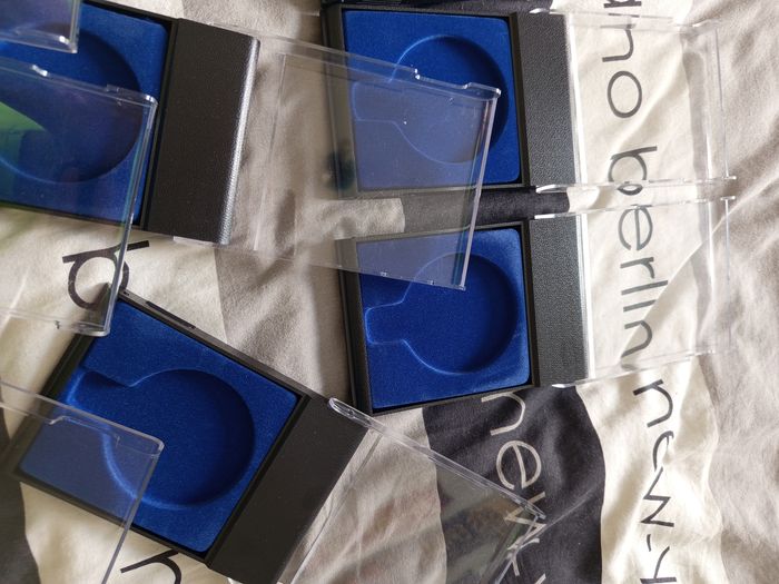 Lot 10 boîtiers pour médailles - photo numéro 7