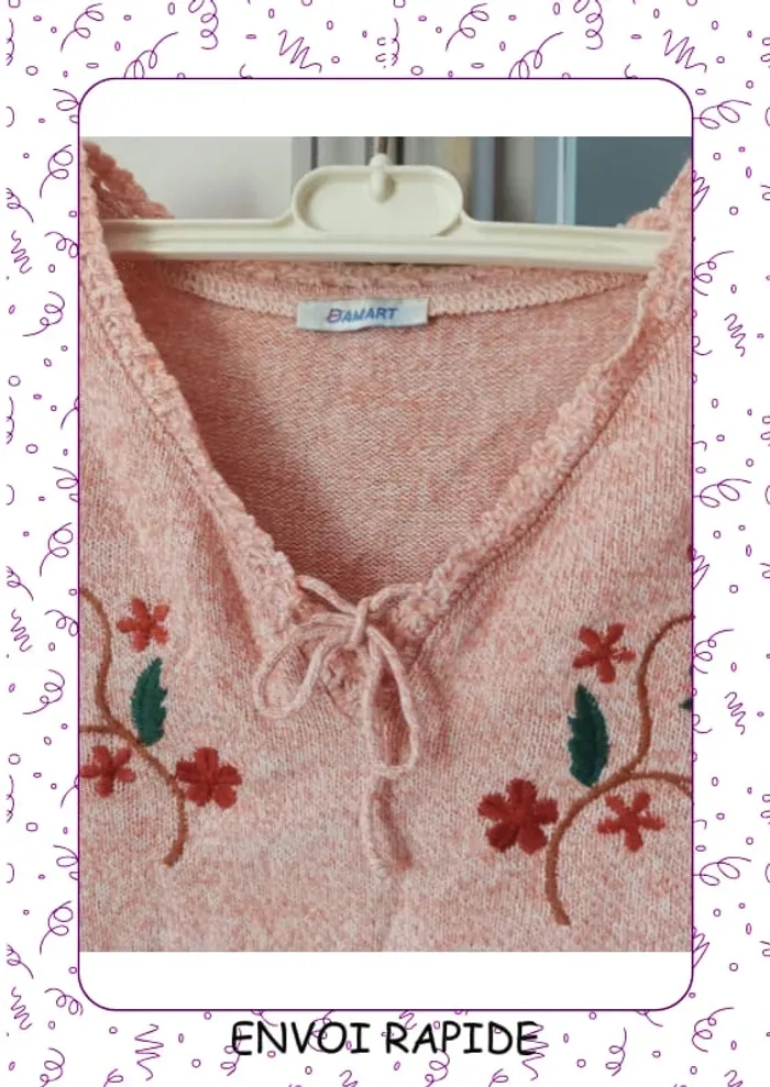 Pull rose Damart avec broderie au niveau du col - photo numéro 2
