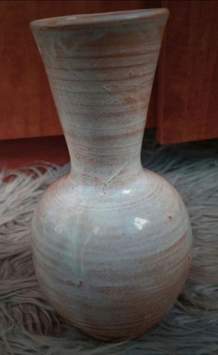 Vase (Les Sables d'Olonne Vendée) avec fausse fleurs vintage - photo numéro 3