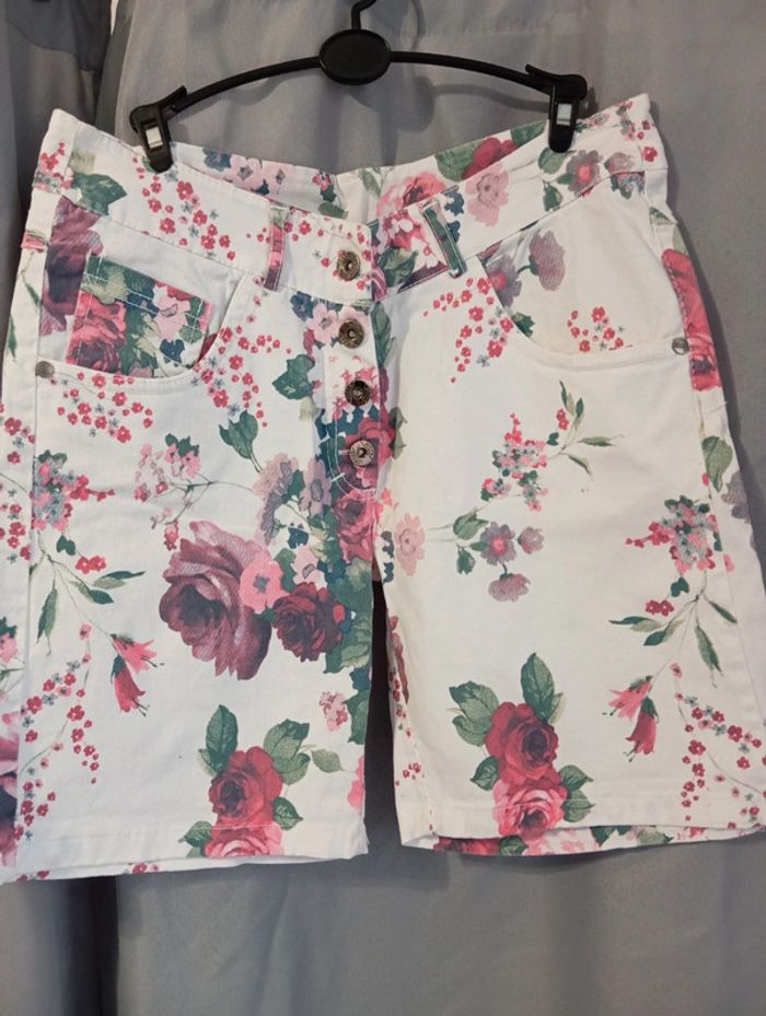 Short fleuri