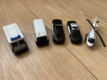 Lot 4 voitures de police + hélicoptère
