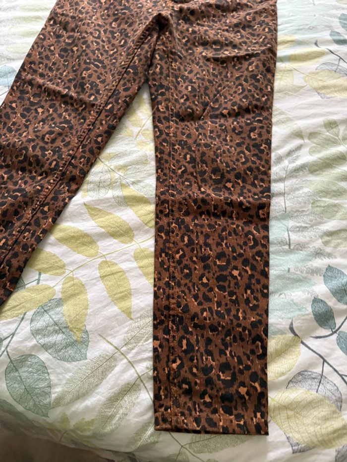 Pantalon jean léopard Sézane taille 29 fuselé - photo numéro 3