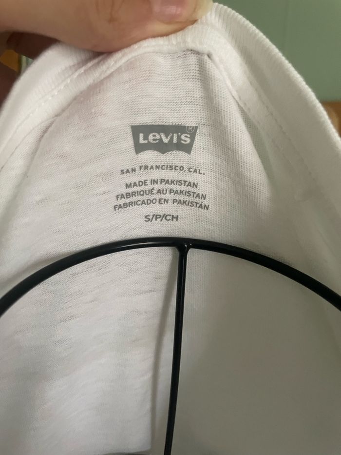 T-shirt Levi's blanc à manche courte - col V - NEUF avec étiquette - taille S / 36 - photo numéro 4
