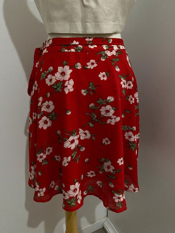 Jupe portefeuille rouge fleurie not your girl - photo numéro 3