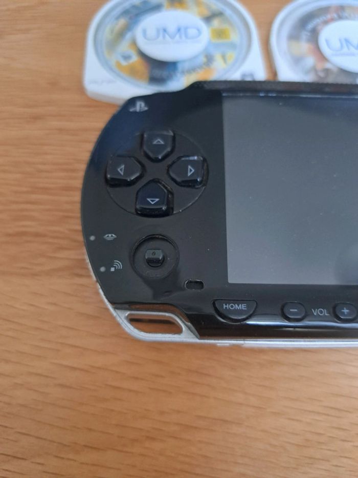 PSP Sony version 1004 + 4 jeux - photo numéro 2