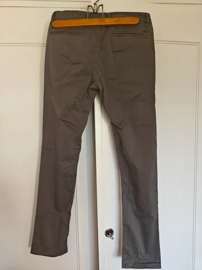 Pantalon homme Chino gris - photo numéro 2