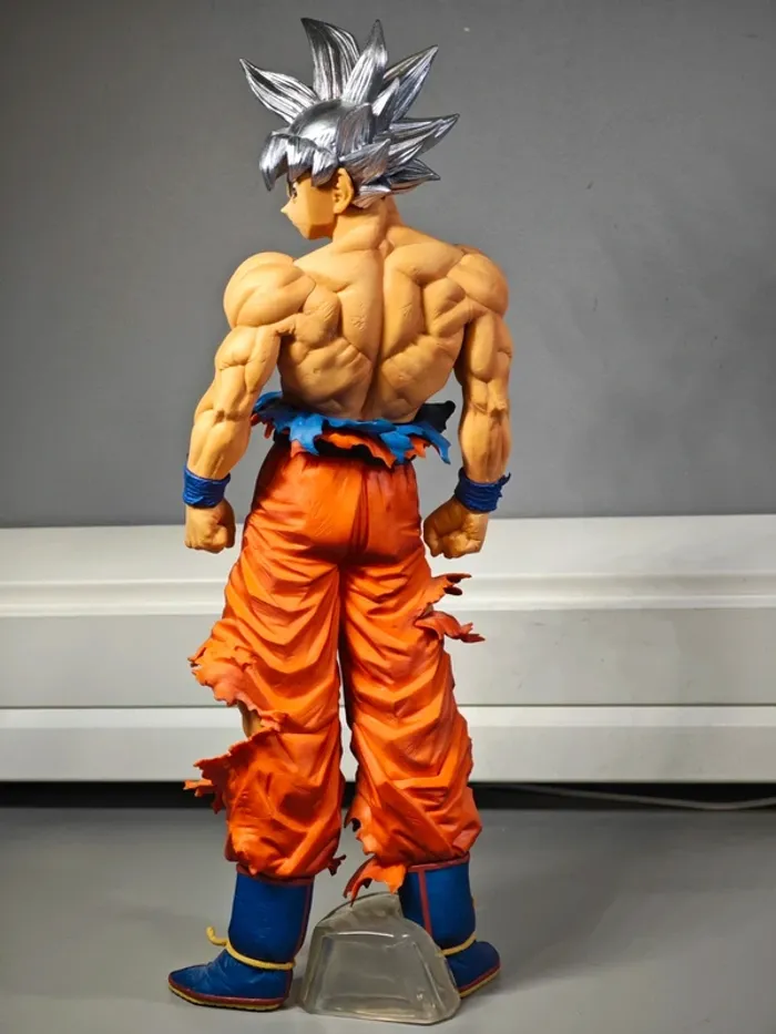 Figurine Dragon Ball Super : Goku Ultra Instinct 32cm Bandai Ichibansho Masterlise Extra avec boîte - photo numéro 3
