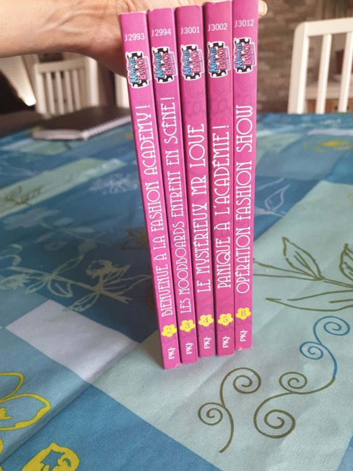 Lot livres Maggie & Bianca - photo numéro 2