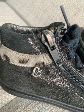 Jolies petites chaussures taille 20