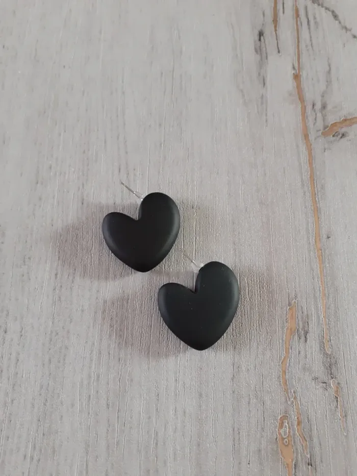 Boucles d'oreilles cœurs noirs