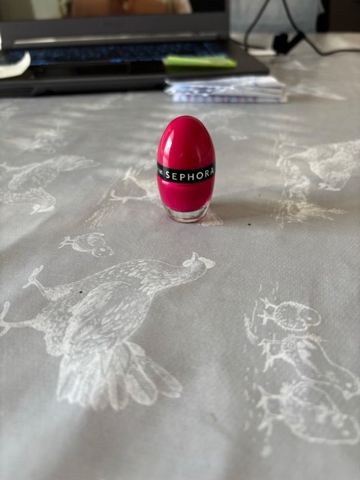 Jolie vernis à ongles couleur classique