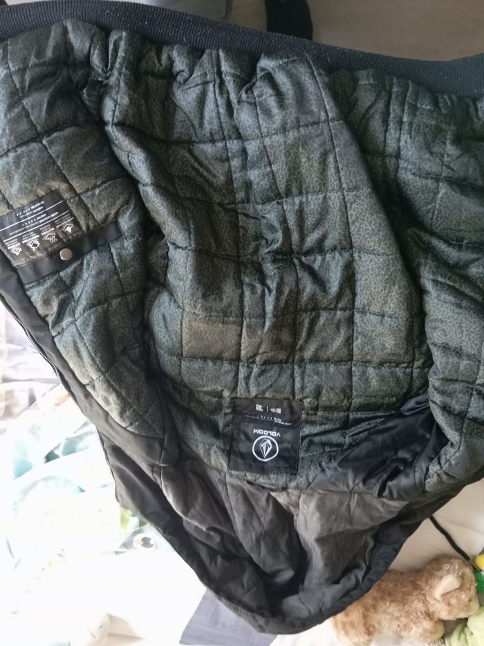 Volcom veste/blouson noire Édition limitée XS - photo numéro 2
