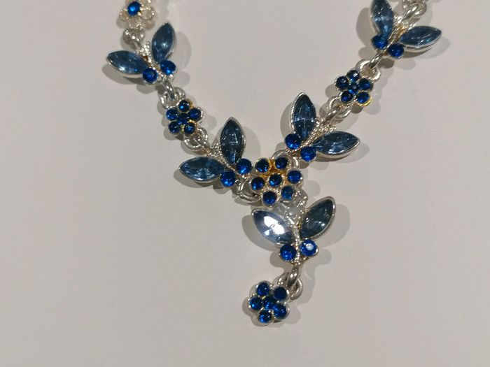 Collier fantaisie papillon fleur bleu 📿 - photo numéro 4