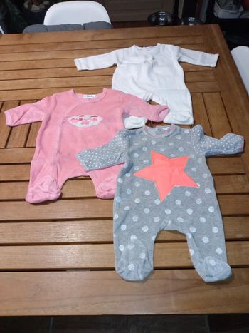 Lot de 3 pyjamas T 1 mois
