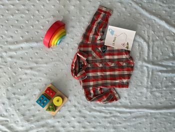chemise manches longues à carreaux gris rouge et blanc poche poitrine 18 mois tout compte fait
