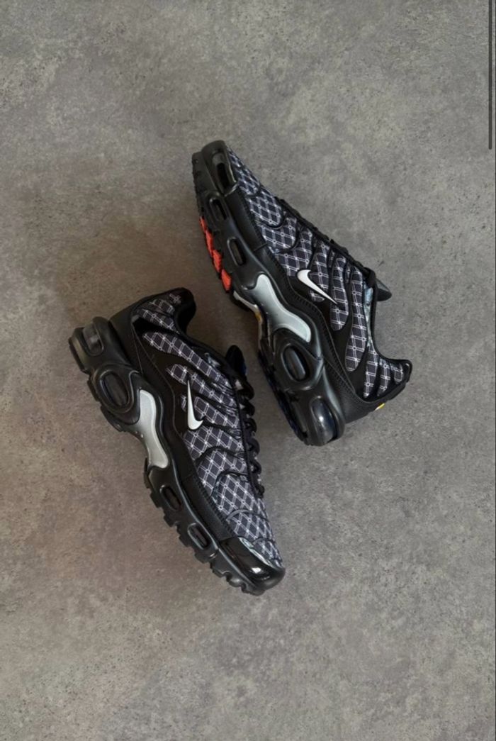 Nike tn 93 saint denis noir gris 45 - photo numéro 2