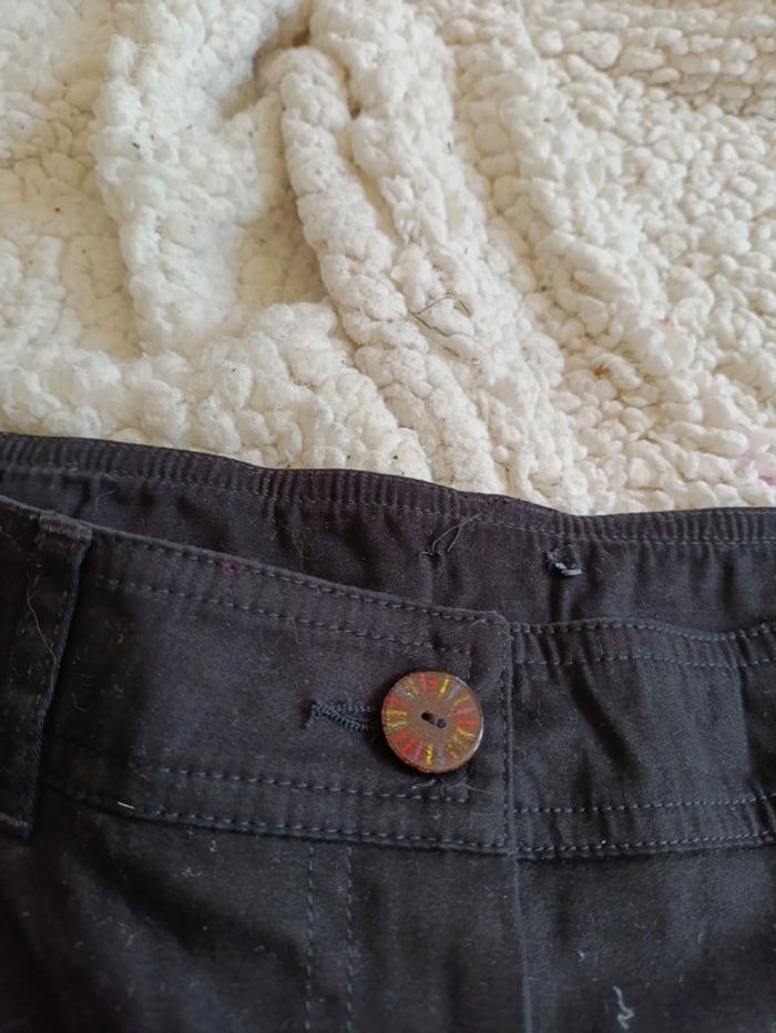 Pantalon noir droit – taille 42 estimée – 97 % coton bouton multicolore - photo numéro 2