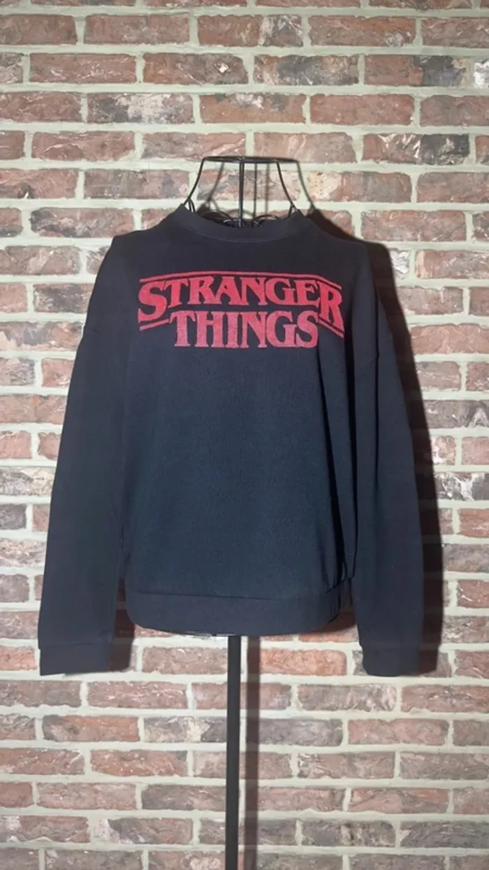 Sweat Stranger Things noir et rpuge Taille S / 36