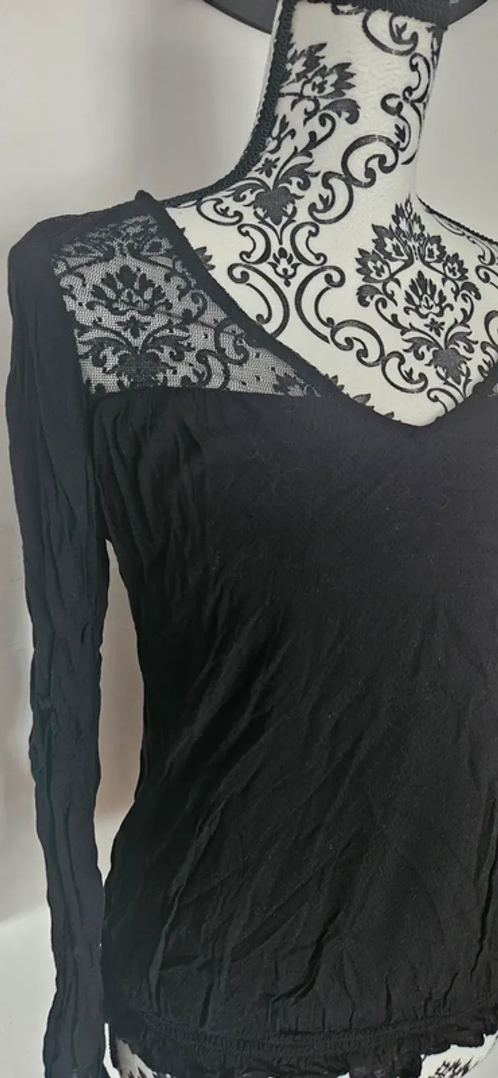 Haut noir dentelle - photo numéro 2