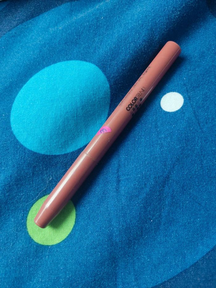 Rouge à lèvres crayon color trend Avon