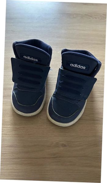 Chaussures Adidas 22