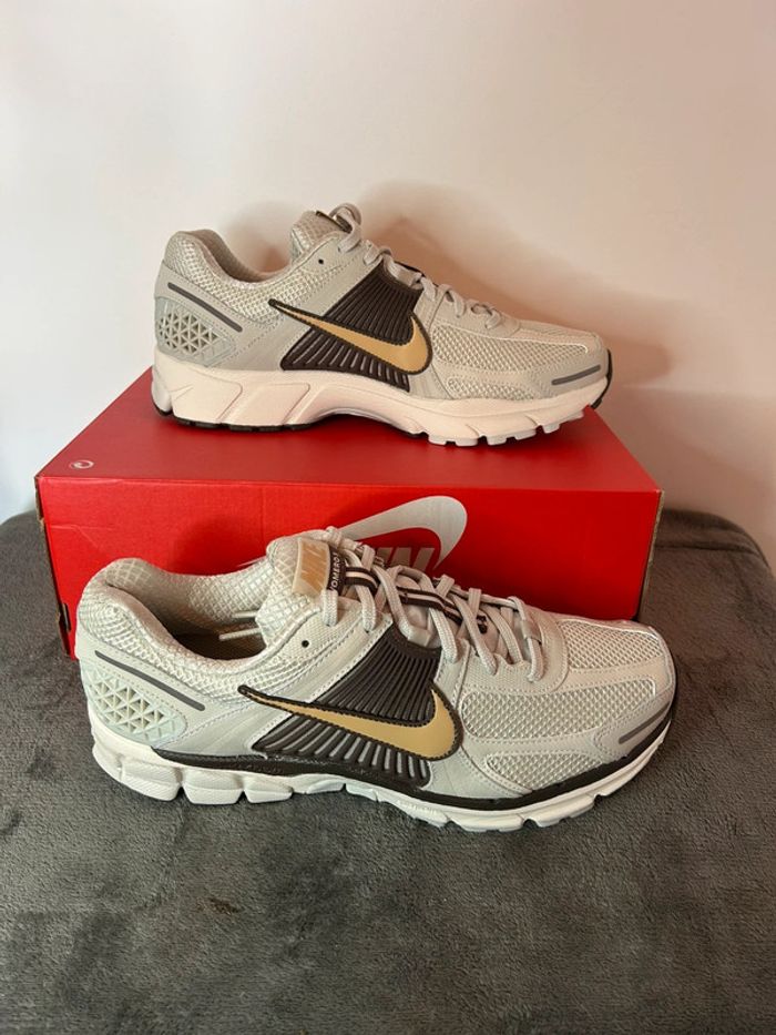 Nike Zoom Vomero 5 Beige - Taille 44 | hommes | Style et Confort Exceptionnels - photo numéro 2