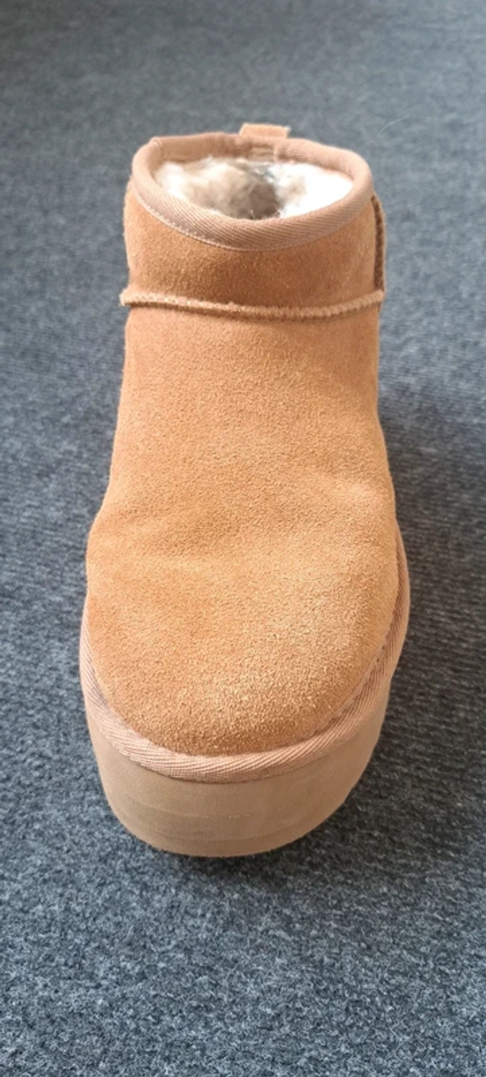 UGG schoen  taille 39 - photo numéro 4
