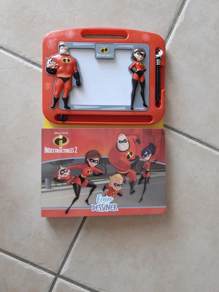 Livre et ardoise jamais utilisés (