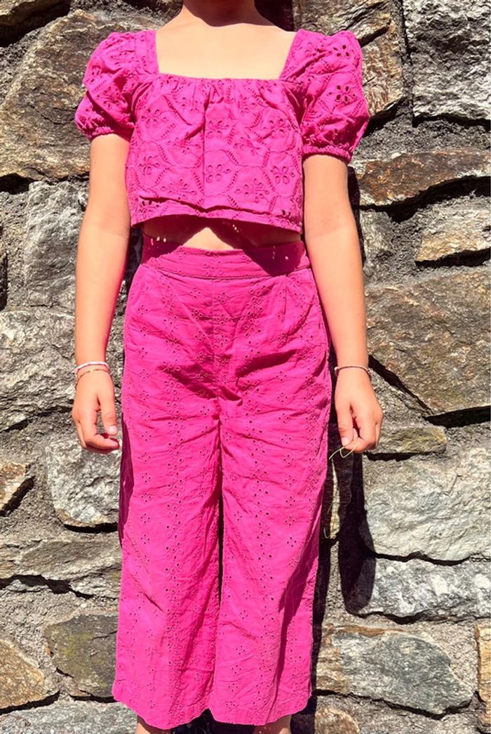 Ensemble brodé rose