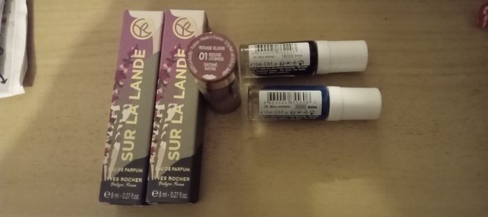 Lot maquillage et parfums - photo numéro 3