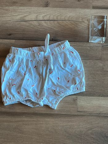 Je vend un short fille 2 ans 86 cm tres bon état