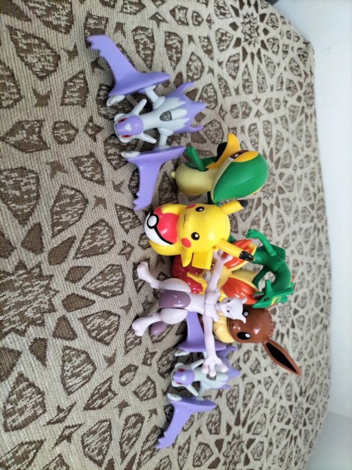 Lot de figurines Pokémon
