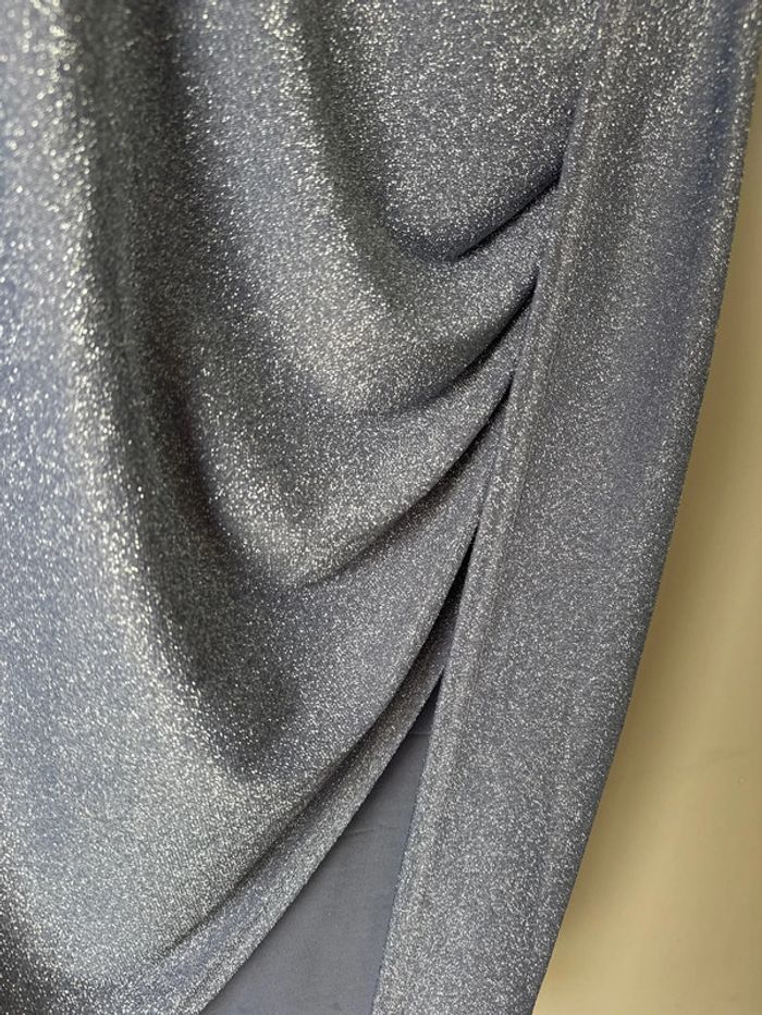 👗Robe - bleu argenté avec des paillettes- très bon état - photo numéro 9