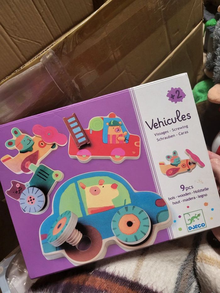 Jeu de vissages en bois véhicules djeco