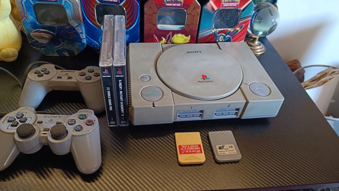 PlayStation 1 + 2 manettes + 2 jeux - photo numéro 2