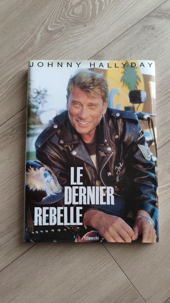 livre Johnny Hallyday le dernier rebelle