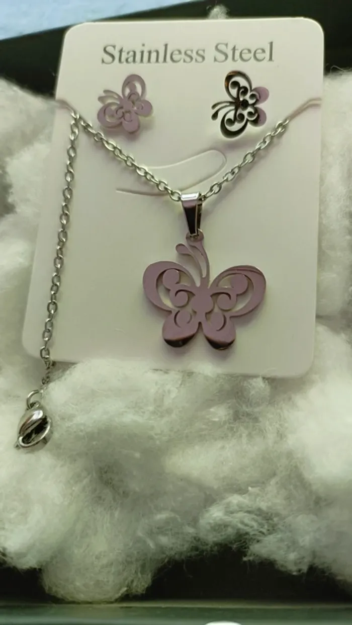 Parure chaîne pendentif et boucles d'oreilles papillon - photo numéro 3