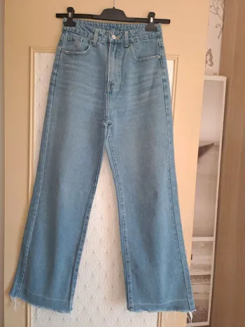 Jean femme jambes larges SHein S tbe ourlets défaits rarement porté