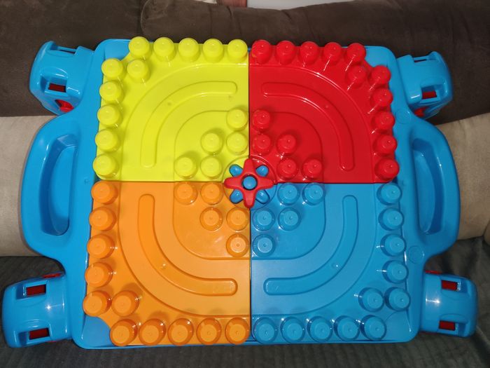 Table d'activités Mega Bloks