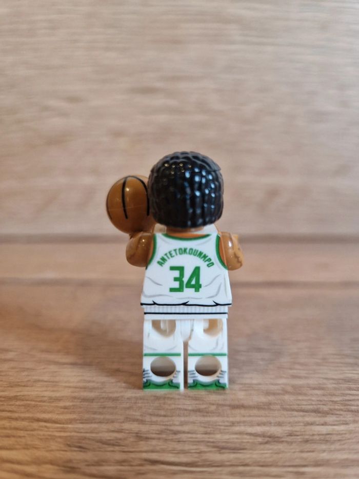 Figurine type lego Joueur de Basket Antetokounmpo - photo numéro 2