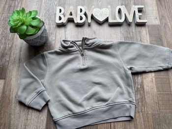 - Pull Primark     - 24 mois  - bon état, bouloche 