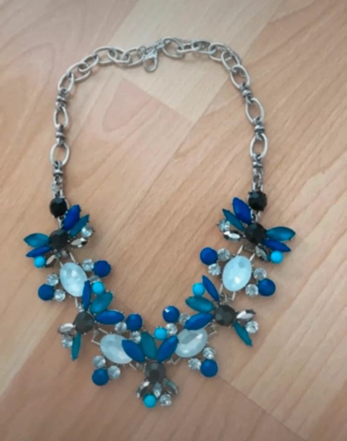 Collier bleu