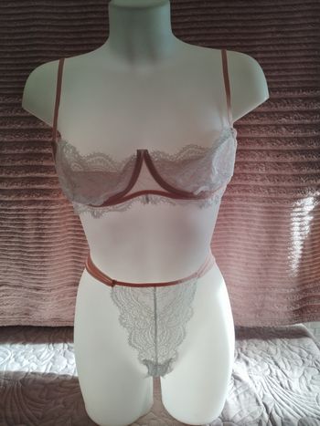 Ensemble rose et blanc a froufrou