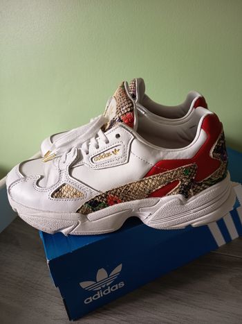 Baskets Adidas Falcon 37,5